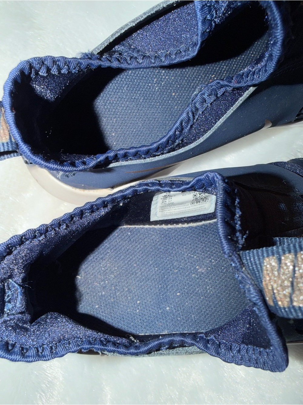 Nike Slip-On Sneakers in Navy with Rose Gold Swoosh - Picture 6 of 11
